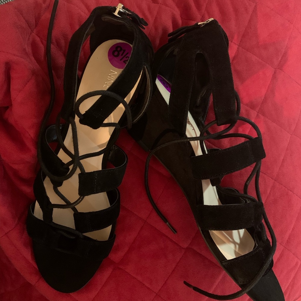 Black suede Nine West 7 Pasa sandal size 8.5